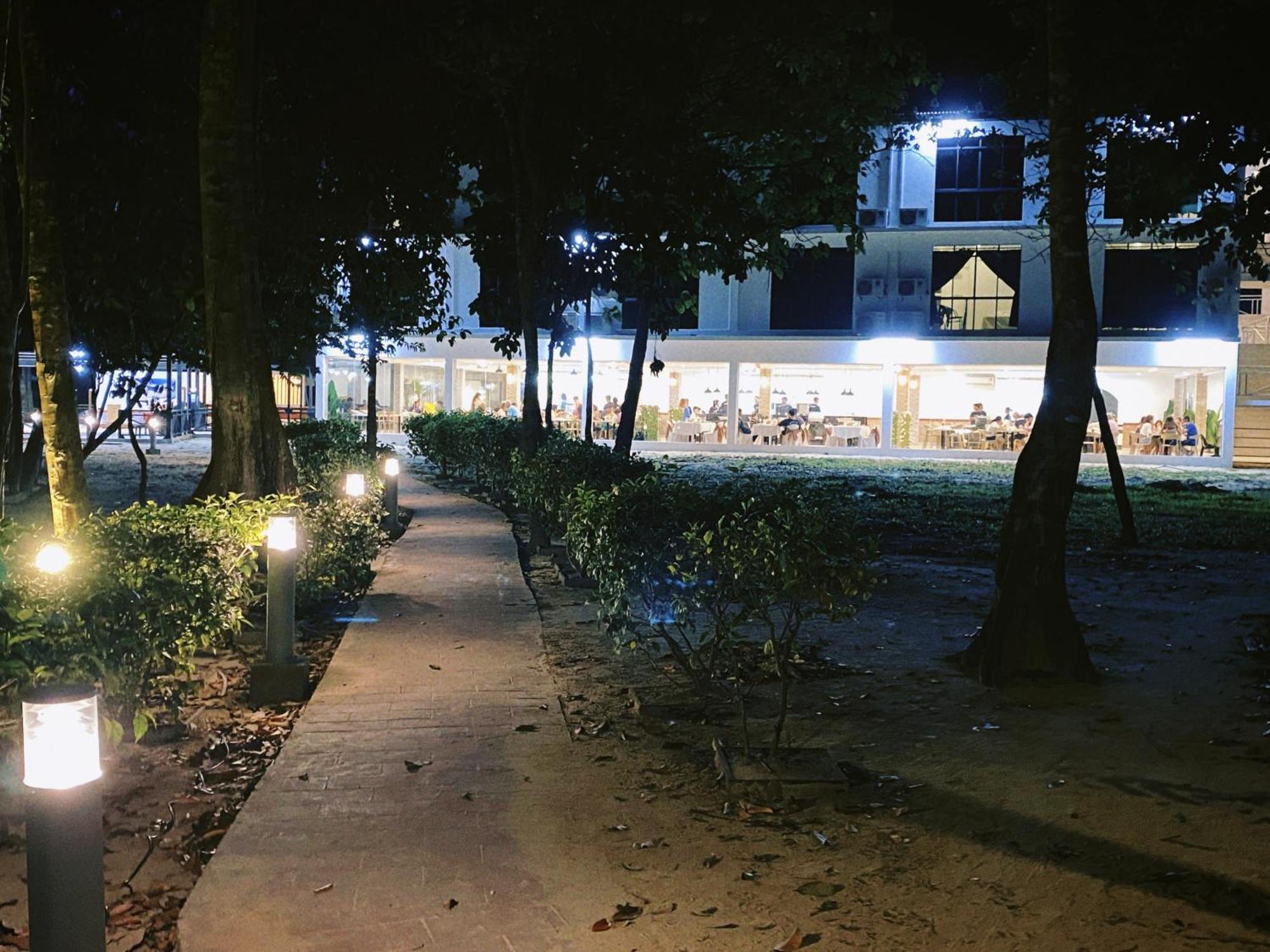 Dolphin Bay Island Resort Kota Belud ภายนอก รูปภาพ