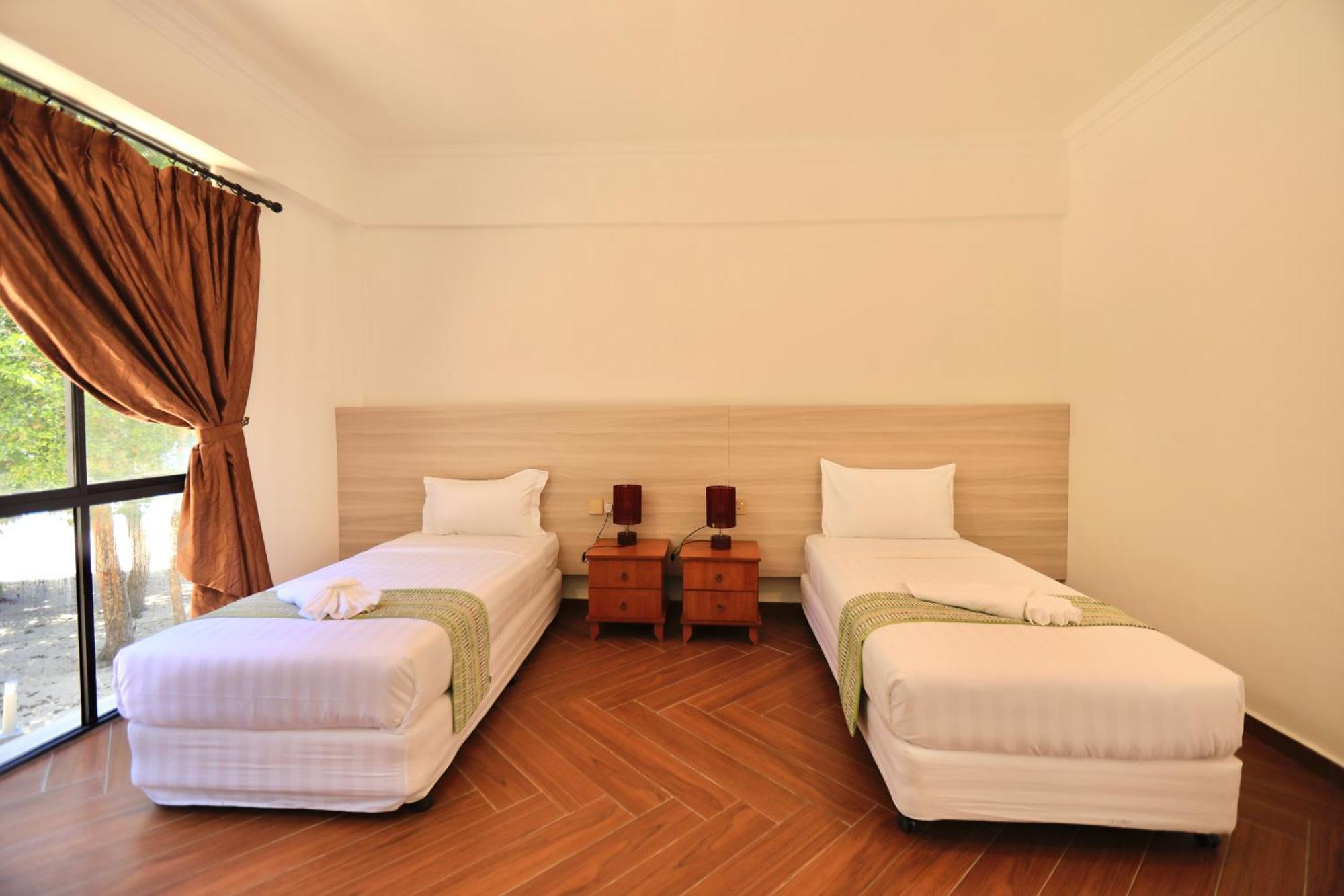 Dolphin Bay Island Resort Kota Belud ภายนอก รูปภาพ