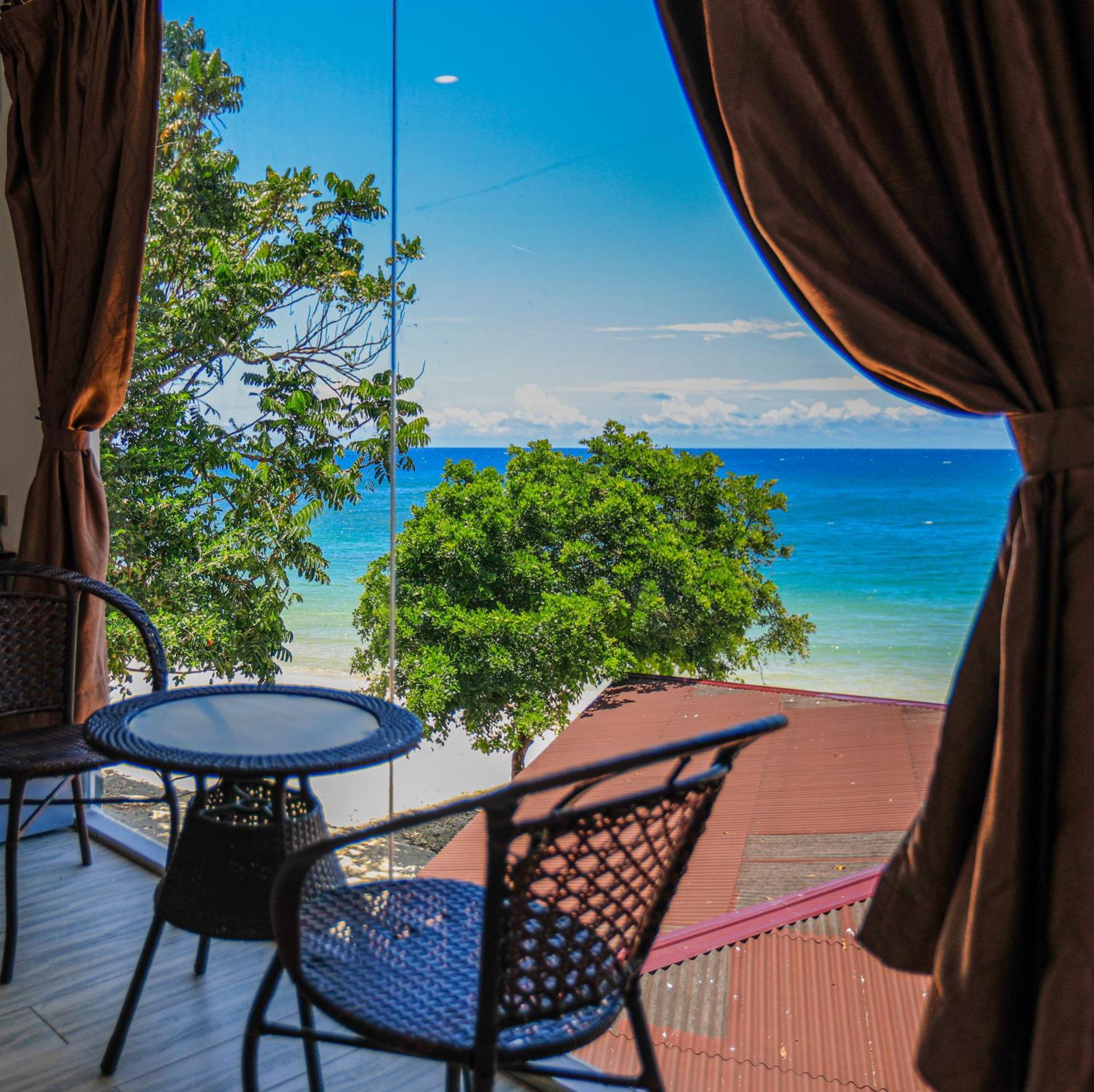 Dolphin Bay Island Resort Kota Belud ภายนอก รูปภาพ